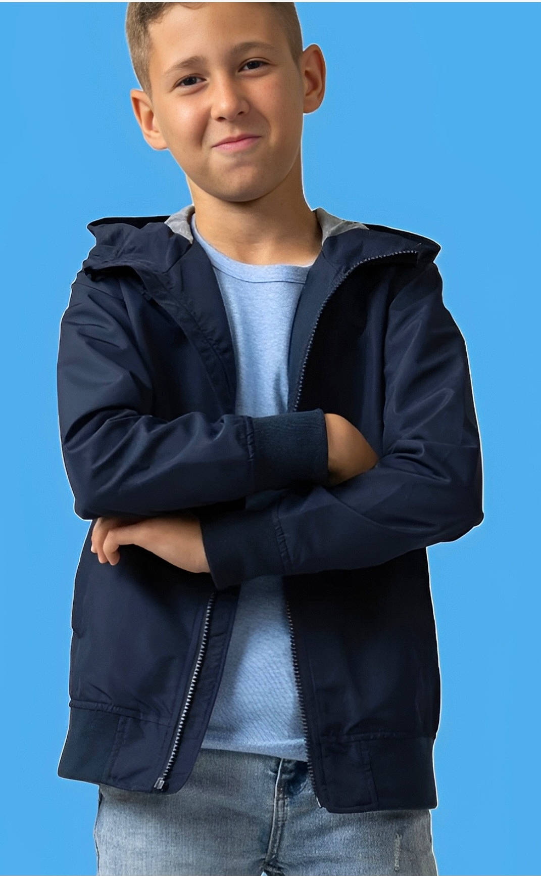 Samuel is registered to the contest to win money with this photo: arm, blazer, blue, collar, denim, elbow, face, flash_photography, gesture, hand, human_body, jersey, joy, muscle, neck, outerwear, person, sleeve, sportswear, trunk