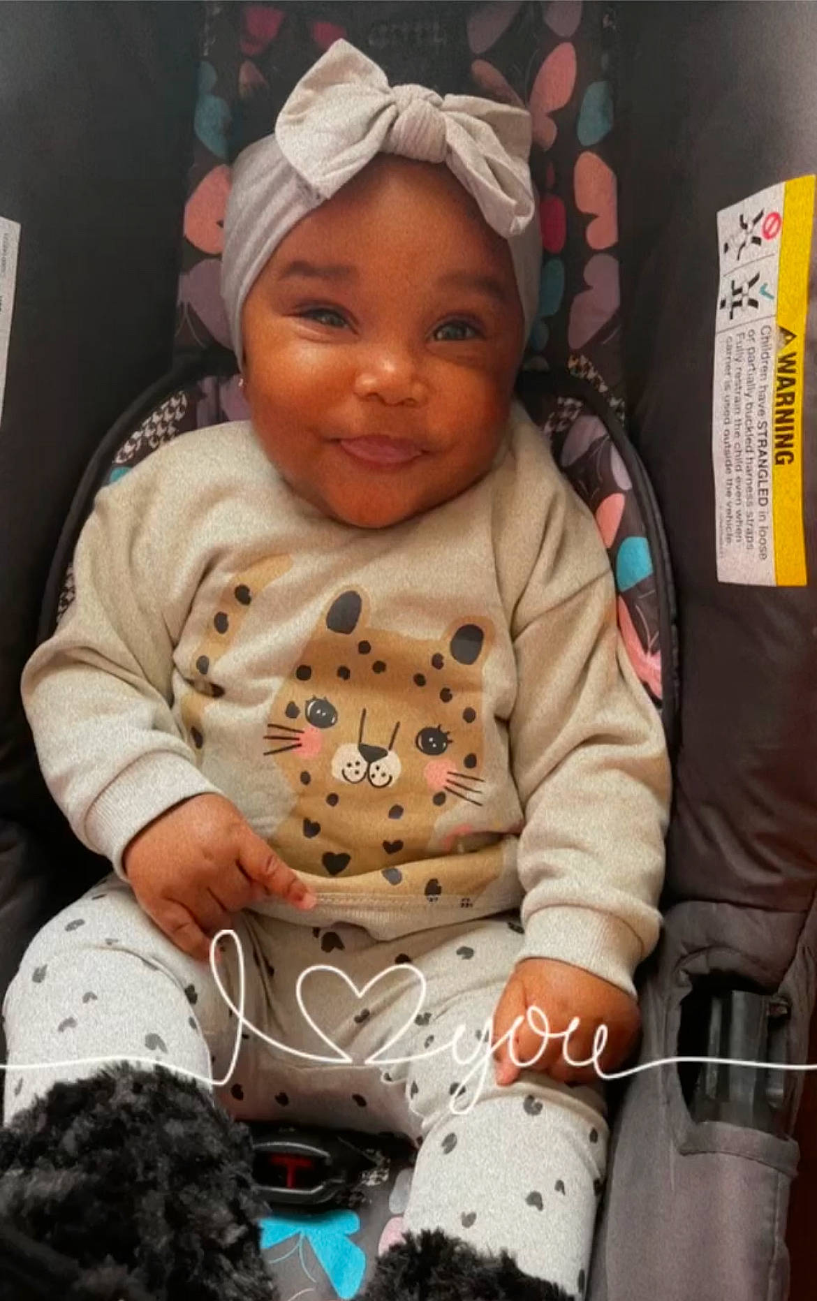 Alani is registered to the contest to win money with this photo: baby, baby_products, baby_toddler_clothing, cap, car_seat, cheek, child, comfort, cool, eye, facial_expression, fun, happy, headwear, mammal, person, sitting, sleeve, smile, t_shirt