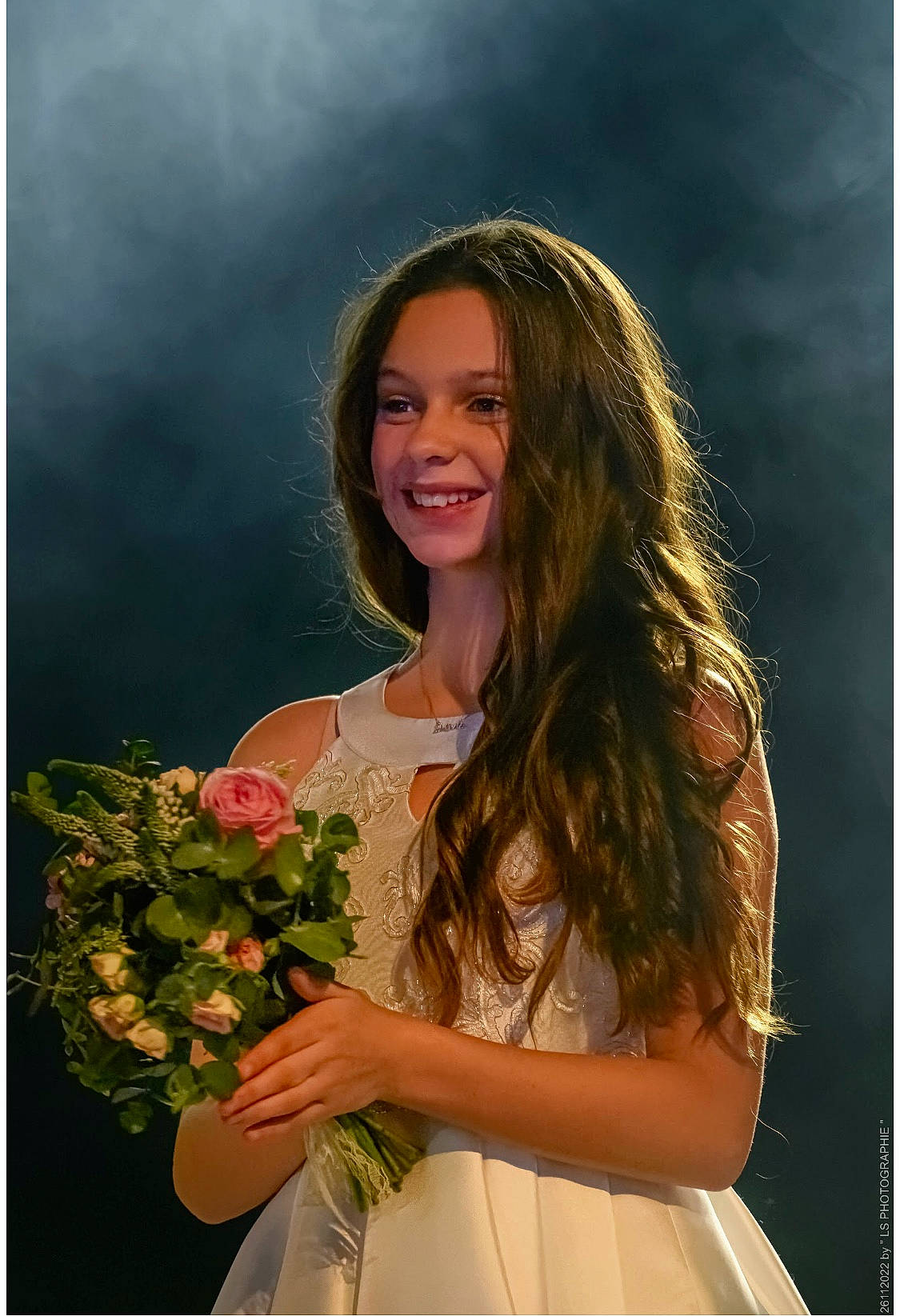 Giuliana participe au concours pour gagner de l'argent avec cette photo : beauty, blond, bridal_accessory, bridal_clothing, bride, event, flash_photography, flower, flower_arranging, formal_wear, gown, hair, happy, human, iris, joy, people_in_nature, person, petal, plant