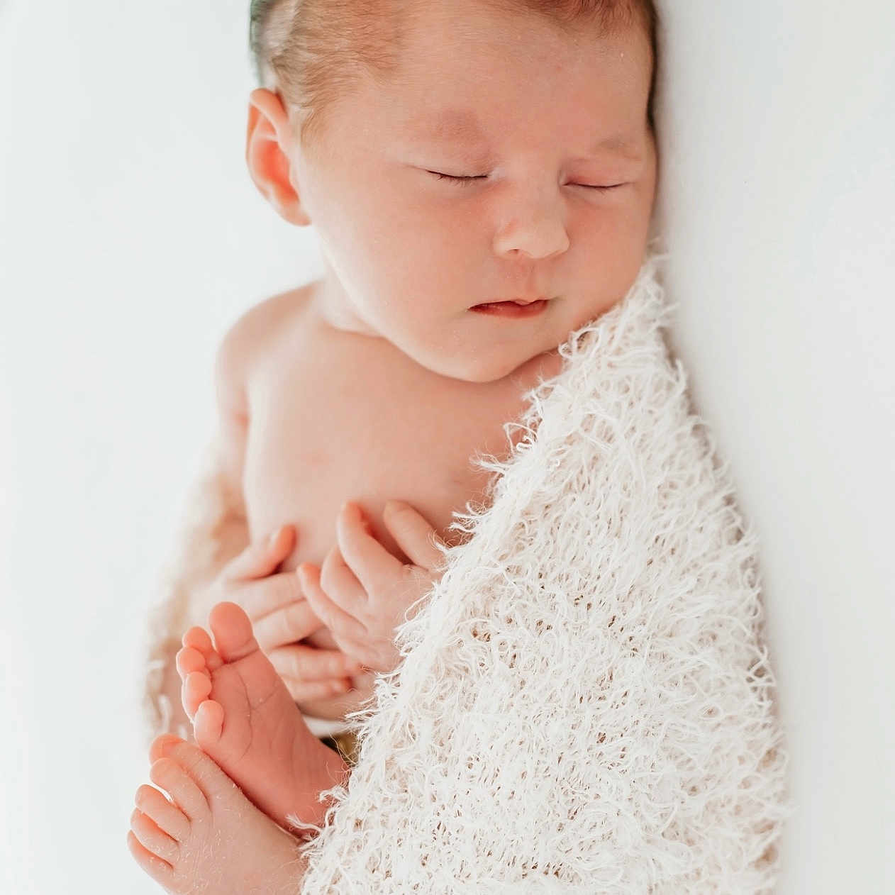 Suzanne participe au concours pour gagner de l'argent avec cette photo : baby, background, blanket, child, closeup, cozy, cute, feet, hands, infant, newborn, peaceful, portrait, resting, skin, sleeping, soft, warm, white, wrapped