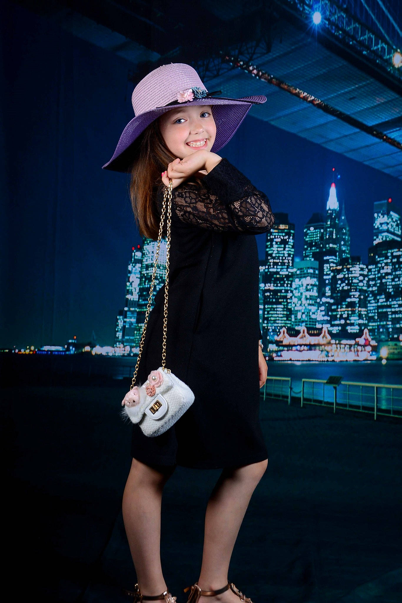 Typhaine a rejoint le concours — aidez-le/la à gagner de superbes lots ! azure, beauty, cap, electric_blue, event, fashion, fashion_accessory, fashion_design, fashion_model, flash_photography, formal_wear, headwear, human_leg, jewellery, joy, knee, magenta, person, pink, sleeve