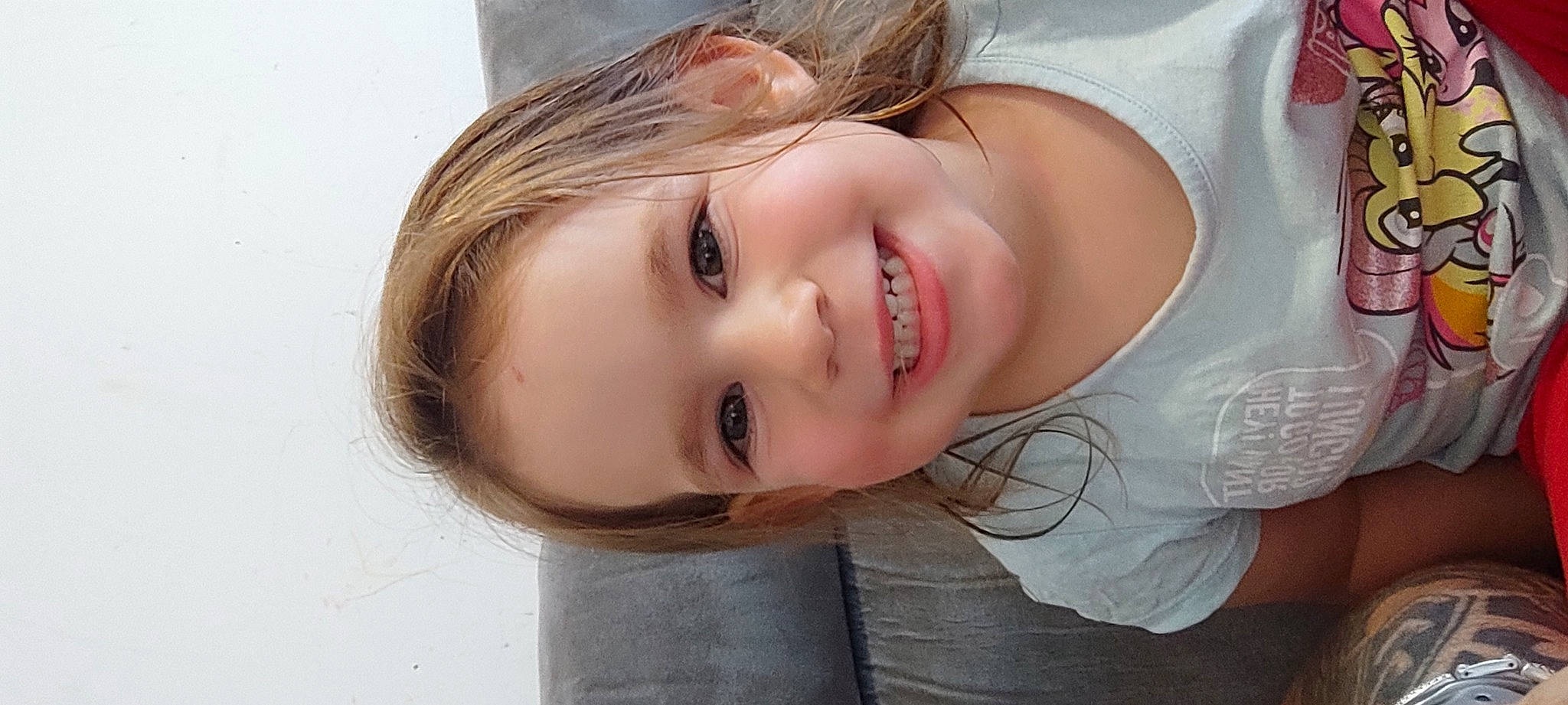 Lyna participe au concours pour gagner de l'argent avec cette photo : cheek, cool, dress, ear, eyebrow, eyelash, flash_photography, forehead, happy, human_body, iris, jaw, joy, lip, mouth, neck, nose, person, plant, shoulder