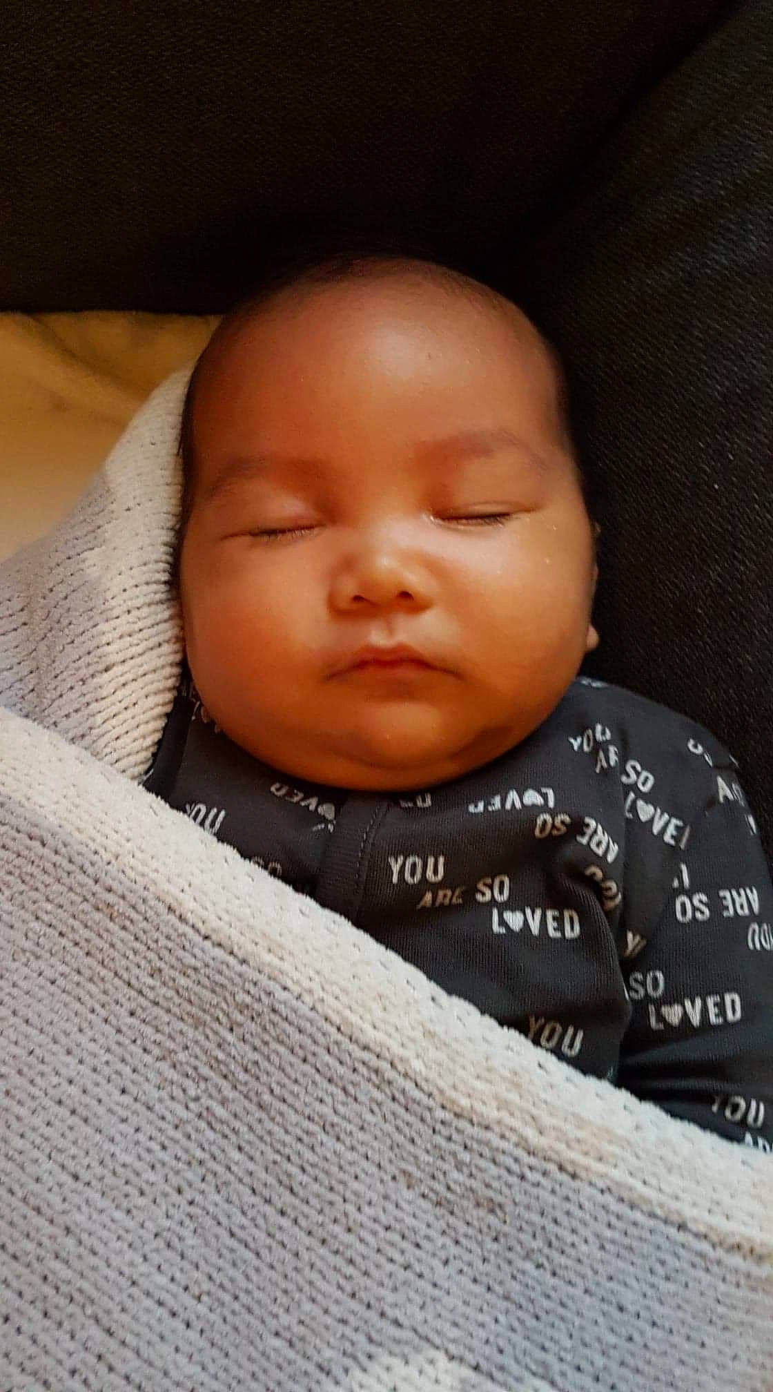 Maëlan participe au concours pour gagner de l'argent avec cette photo : baby, cheek, child, chin, face, forehead, head, lip, nose, person, skin, sleep, toddler