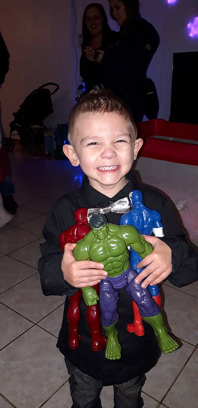 Amaury a rejoint le concours — aidez-le/la à gagner de superbes lots ! child, fictional_character, joy, person, superhero, toddler, under_exposed