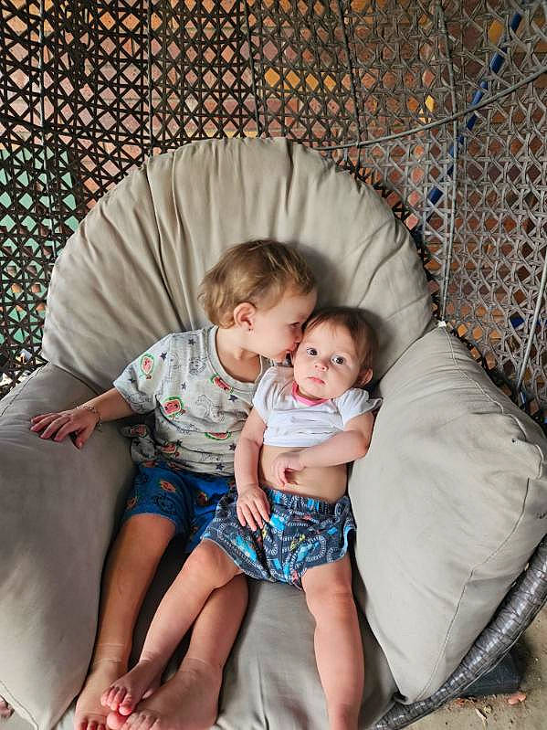 Penelope is registered to the contest to win money with this photo: baby, baby_products, baby_toddler_clothing, chair, child, comfort, couch, foot, fun, grass, happy, lap, leg, leisure, mammal, organ, people, person, sitting, skin