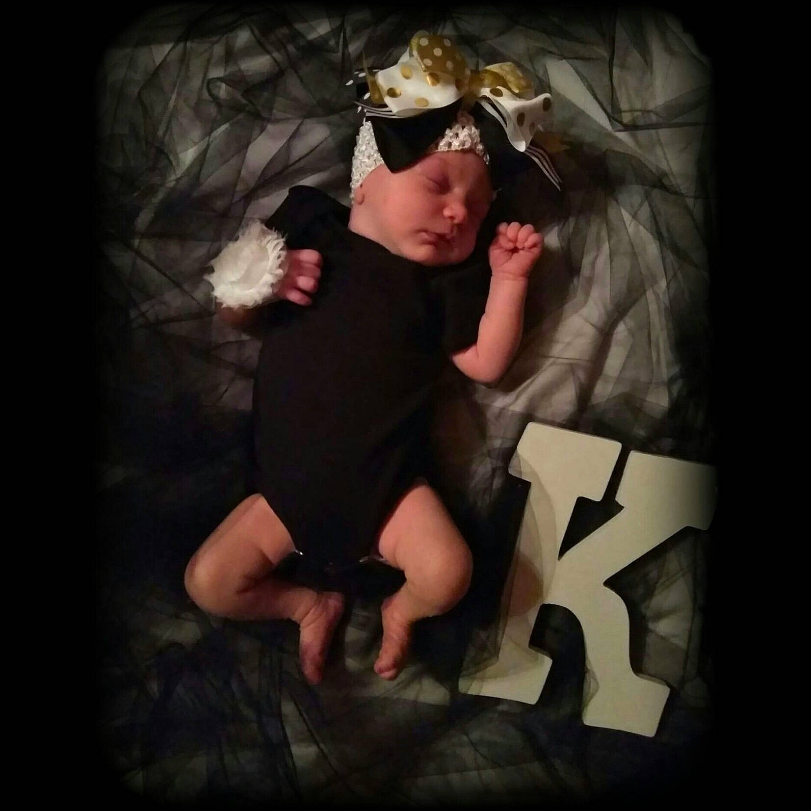 Kemper is registered to the contest to win money with this photo: darkness, finger, fun, girl, hand, human, mouth, muscle, person, vision_care