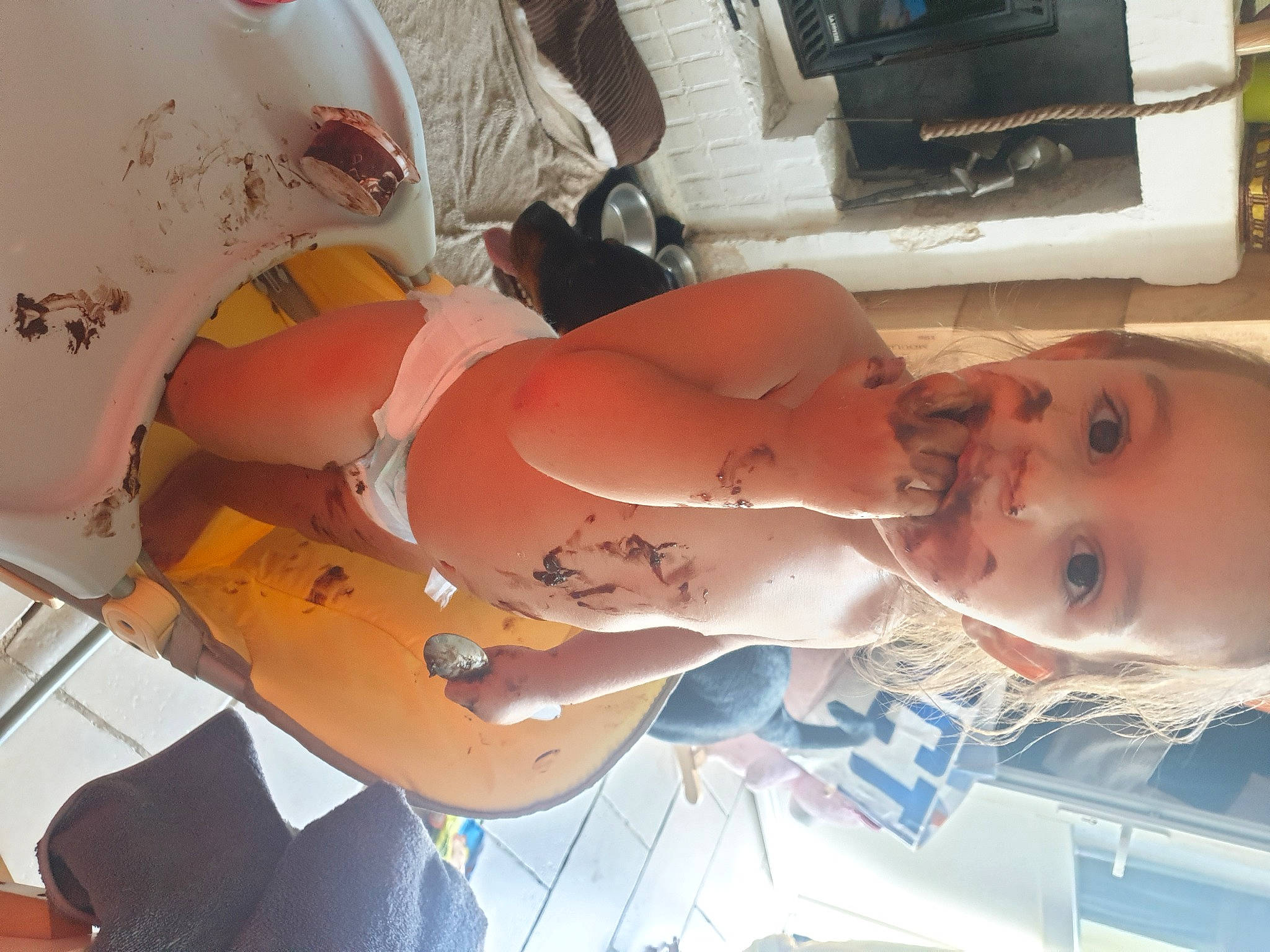 Catalia a rejoint le concours — aidez-le/la à gagner de superbes lots ! abdomen, baby, chest, child, elbow, eyewear, finger, flesh, food, fun, hat, human_leg, mouth, person, room, skin, television, thigh, toddler, trunk