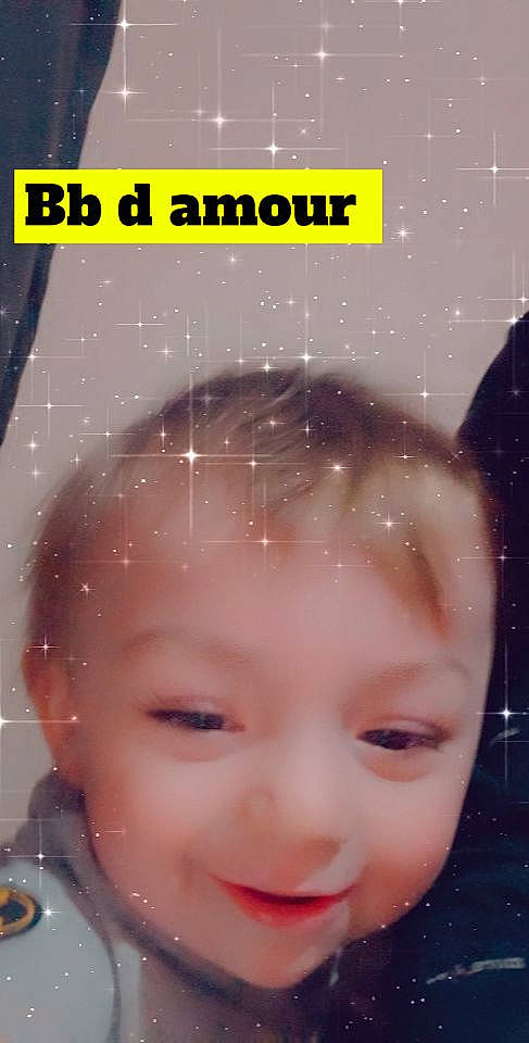 Ethan a rejoint le concours — aidez-le/la à gagner de superbes lots ! baby, cheek, child, chin, circle, eyelash, facial_expression, font, fun, happy, human, joy, nose, person, photo_caption, poster, publication, smile, snow, toddler