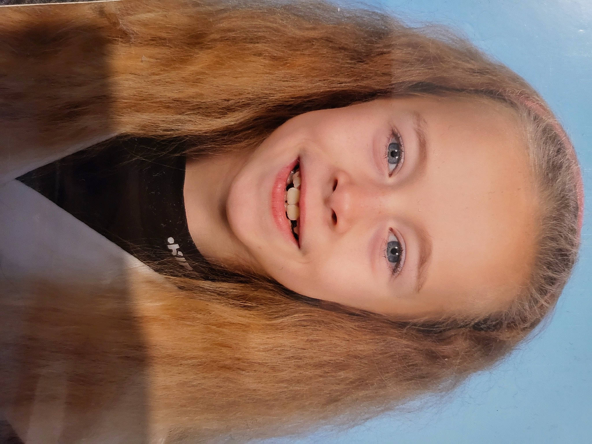 Laureen a rejoint le concours — aidez-le/la à gagner de superbes lots ! cheek, chin, eye, eyebrow, eyelash, face, facial_expression, flash_photography, hair, head, iris, jaw, joy, lip, neck, nose, person, plant, skin, sky