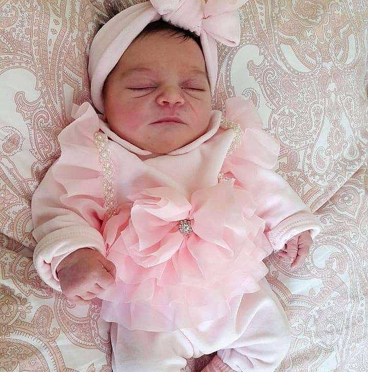 Katalina participe au concours pour gagner de l'argent avec cette photo : baby, baby_products, baby_sleeping, baby_toddler_clothing, cheek, child, fashion_accessory, hair_accessory, head, peach, person, pink, product, sleeve, smile, textile, toddler