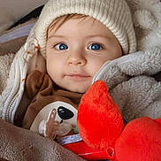 Wayan a rejoint le concours — aidez-le/la à gagner de superbes lots ! baby, blue_eyes, knitted_hat, plush_toy, blanket, jacket, pacifier, stroller, child, cute, infant, warm_clothing, soft_texture, portrait, face, smile, indoors, cozy, toddler, bundle