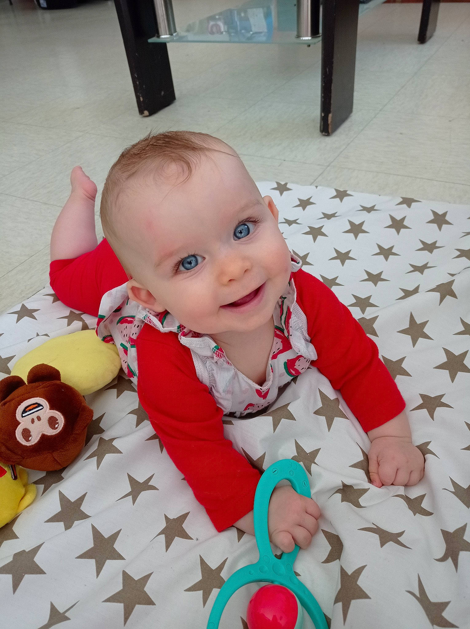 Mélina a rejoint le concours — aidez-le/la à gagner de superbes lots ! baby, baby_products, baby_toddler_clothing, baby_toys, cheek, child, eye, face, floor, head, joy, person, play, product, room, skin, toddler, tummy_time