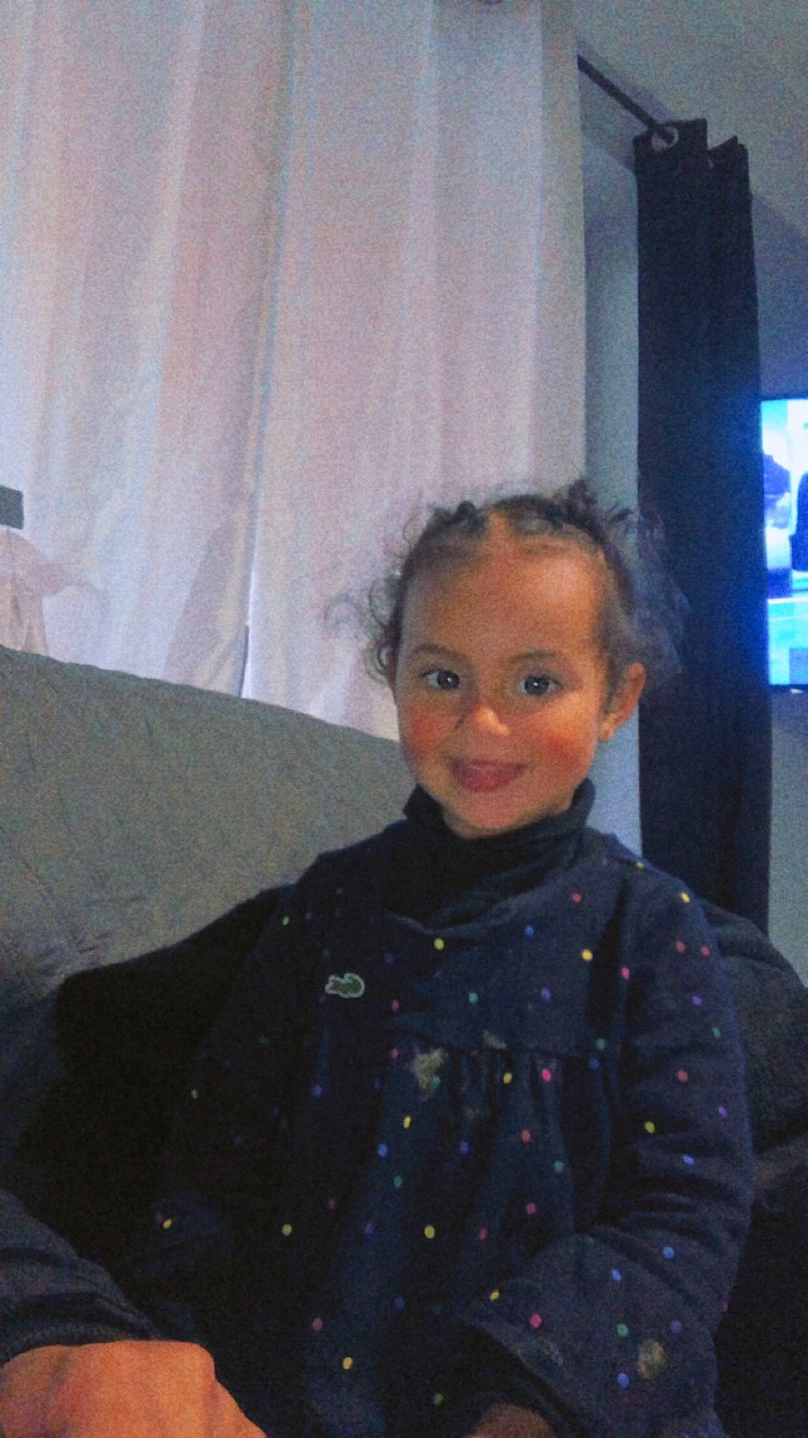 Dyna participe au concours pour gagner de l'argent avec cette photo : art, baby_toddler_clothing, black_hair, cheek, child, curtain, electric_blue, fashion_design, formal_wear, fun, happy, joy, pattern, person, room, sleeve, smile, television, toddler, vintage_clothing