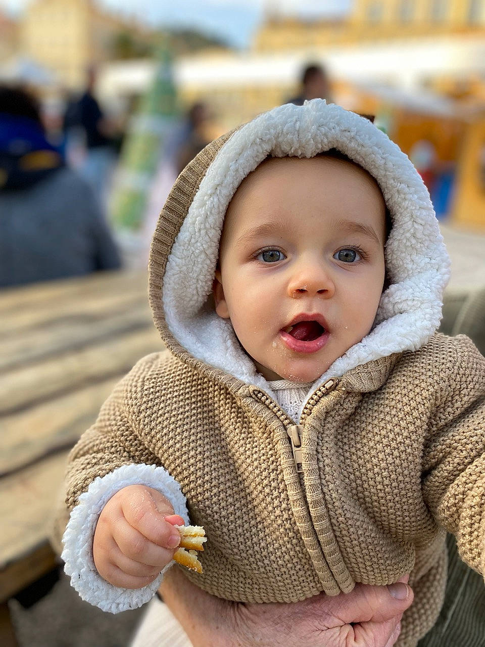 Swann participe au concours pour gagner de l'argent avec cette photo : cap, cheek, child, facial_expression, happy, headgear, headwear, hood, human, jacket, knit_cap, lip, nose, organ, people, person, photograph, skin, sleeve, toddler