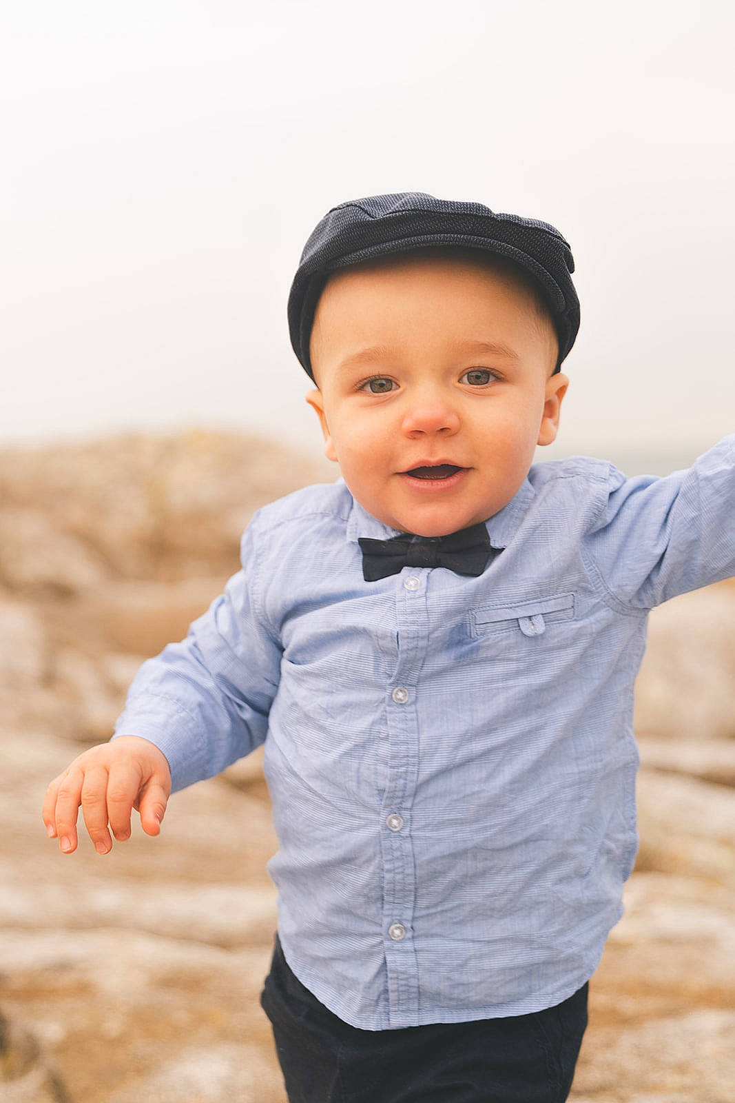 Swann a rejoint le concours — aidez-le/la à gagner de superbes lots ! baby_toddler_clothing, cap, child, dress_shirt, eye, face, flash_photography, fun, gesture, happy, headwear, human_body, landscape, people_in_nature, person, skin, sky, sleeve, smile, t_shirt