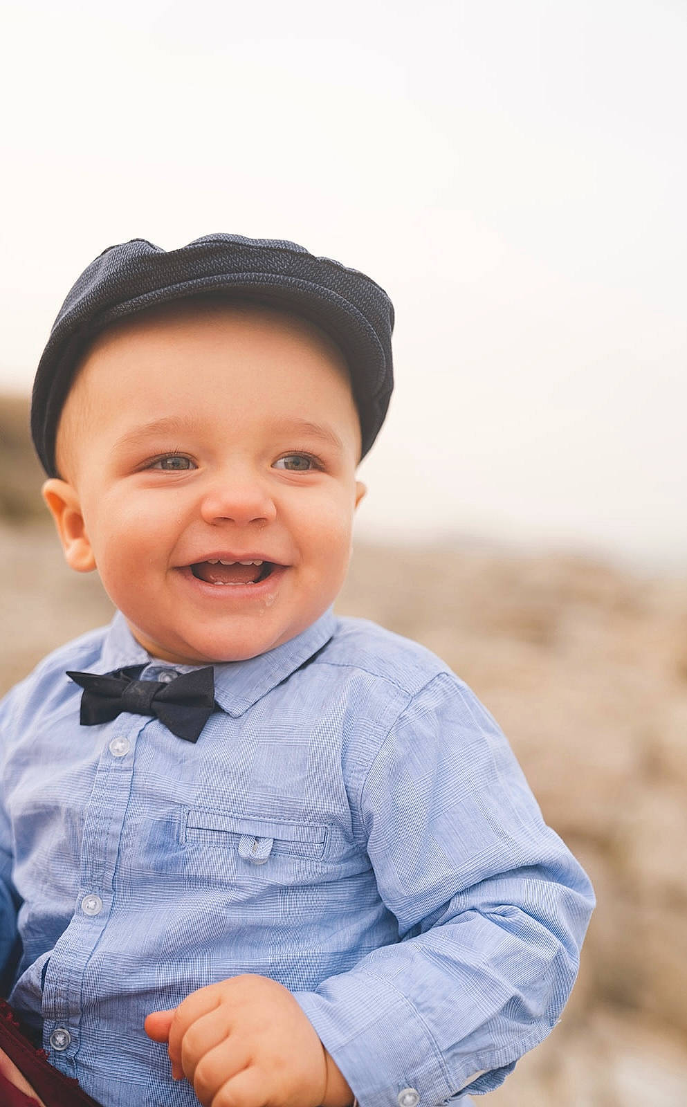 Swann a rejoint le concours — aidez-le/la à gagner de superbes lots ! baby, baby_toddler_clothing, cap, cheek, child, chin, electric_blue, flash_photography, fun, grass, happy, hat, headgear, headwear, joy, outerwear, person, skin, sky, sleeve