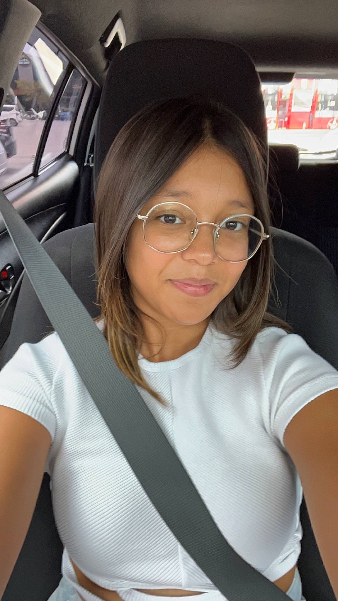 Elisa participe au concours pour gagner de l'argent avec cette photo : auto_part, automotive_design, automotive_exterior, automotive_mirror, black_hair, car_seat, car_seat_cover, cool, eyewear, glasses, head_restraint, joy, long_hair, motor_vehicle, person, personal_luxury_car, rear_view_mirror, sleeve, steering_wheel, vehicle_door