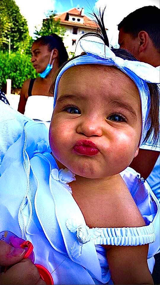 Haley participe au concours pour gagner de l'argent avec cette photo : baby, child, happy, person, smile, toddler