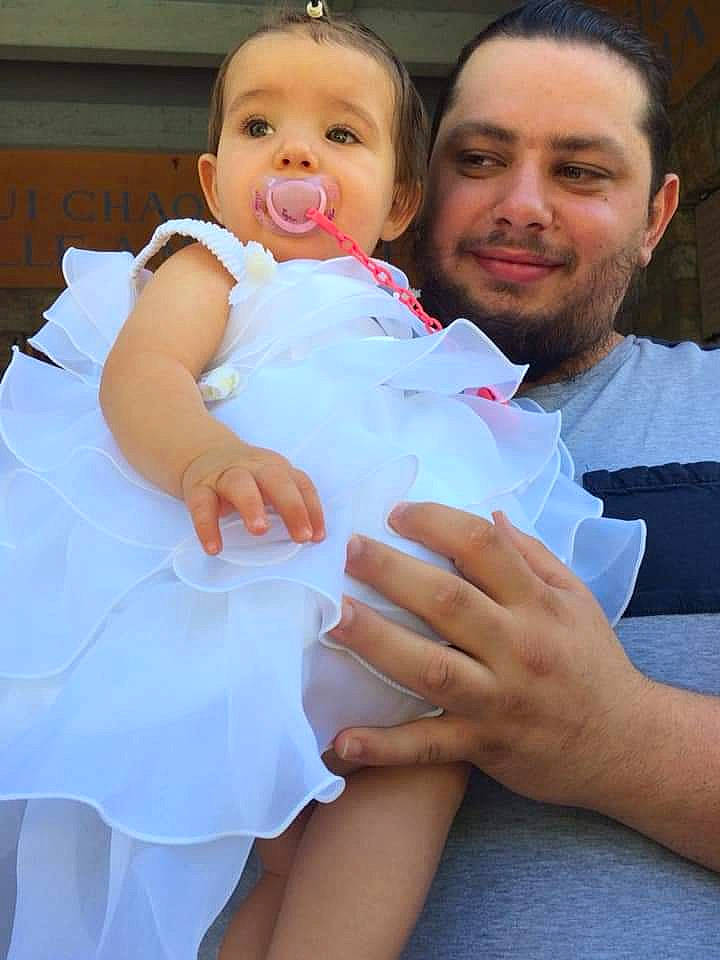 Haley a rejoint le concours — aidez-le/la à gagner de superbes lots ! arm, baby, child, finger, happy, joy, leg, people, person, skin, smile, toddler