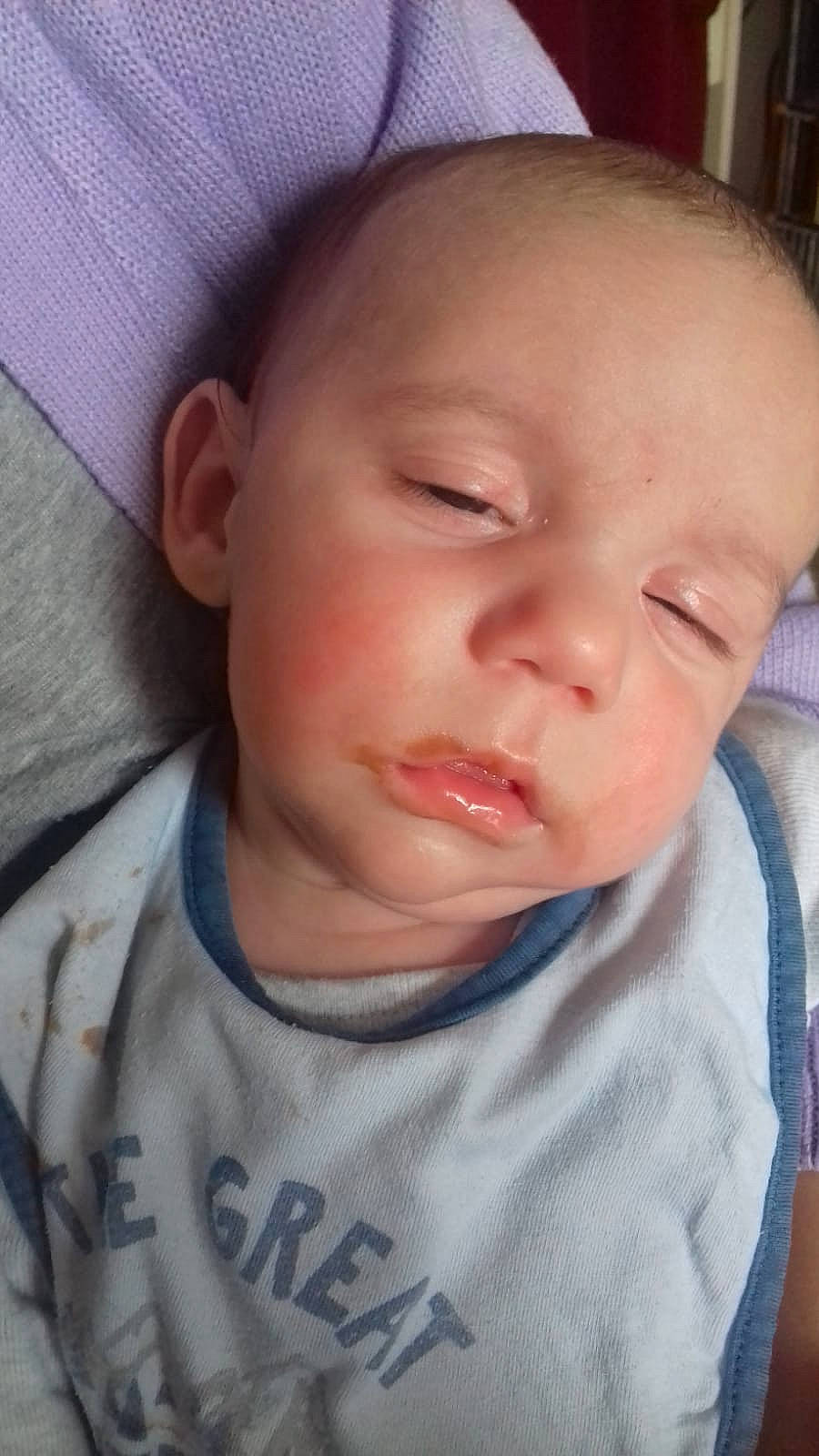 Stan participe au concours pour gagner de l'argent avec cette photo : baby, baby_making_funny_faces, cheek, child, chin, ear, eye, eyebrow, face, facial_expression, forehead, head, jaw, lip, mouth, nose, person, skin, sleep, smile