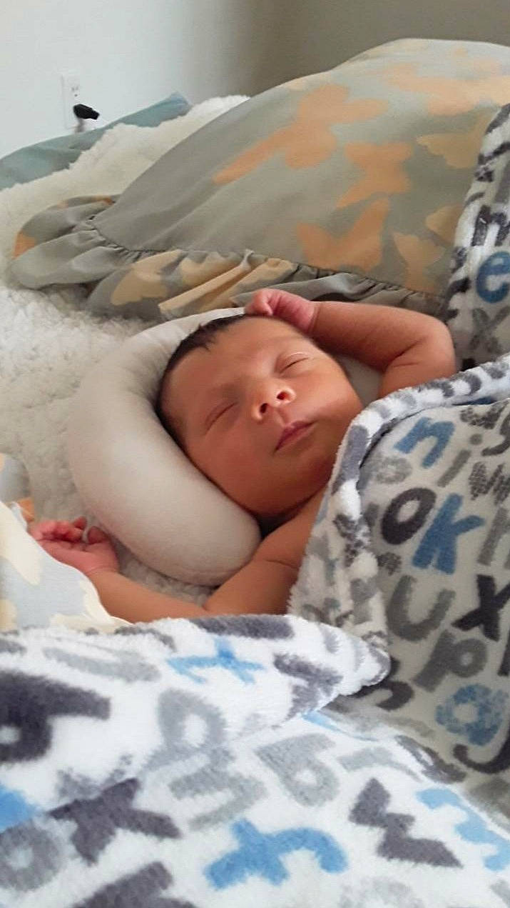 Juju participe au concours pour gagner de l'argent avec cette photo : baby, baby_products, bed, bed_sheet, bedding, bedroom, bedtime, blanket, camouflage, child, comfort, fur, linens, military_camouflage, nap, pattern, person, room, sleep, textile