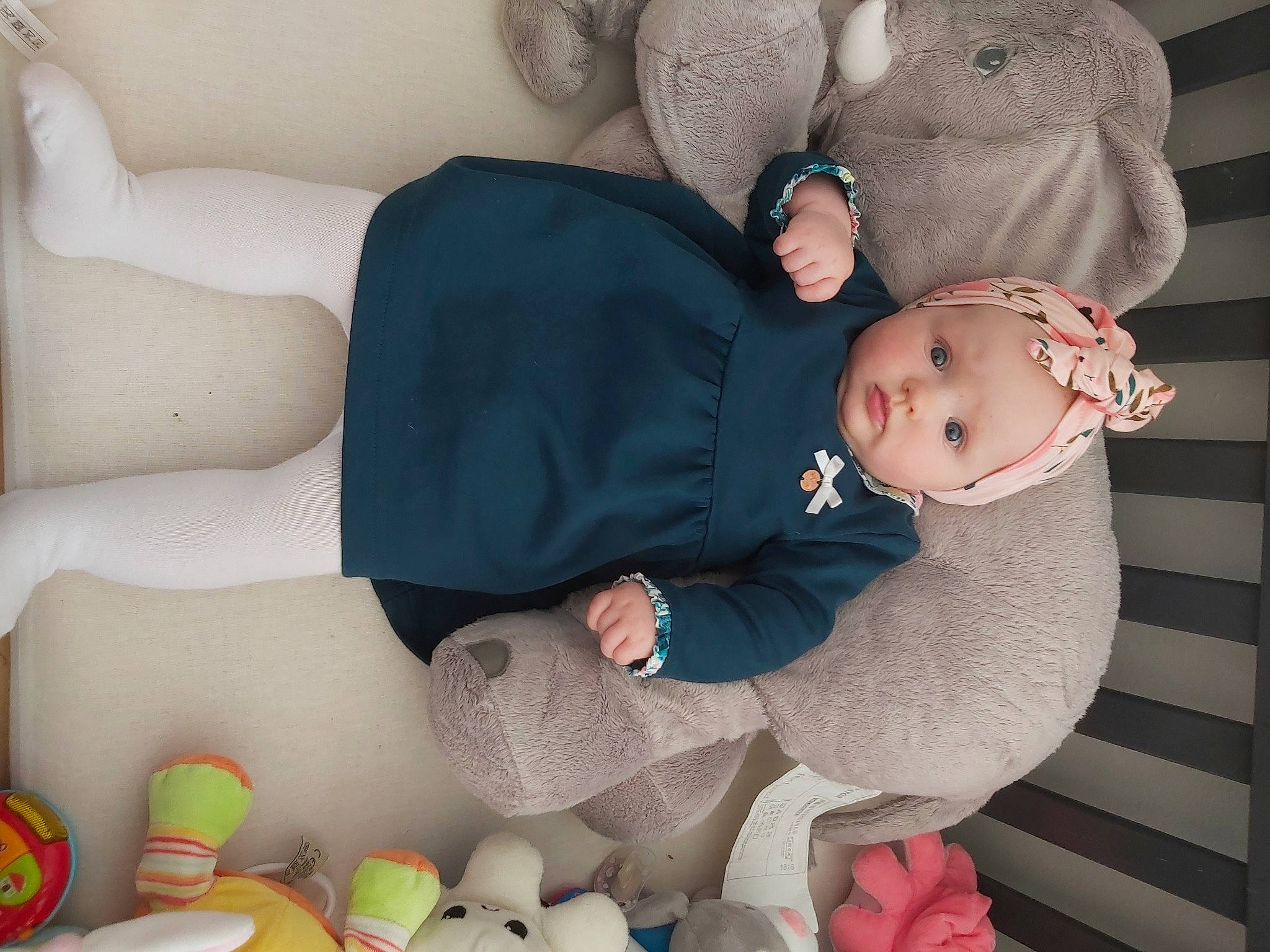 Lyana participe au concours pour gagner de l'argent avec cette photo : arm, baby, baby_toddler_clothing, child, comfort, finger, flash_photography, hand, human_leg, knee, lap, leg, linens, person, product, sock, textile, thigh, toddler, white