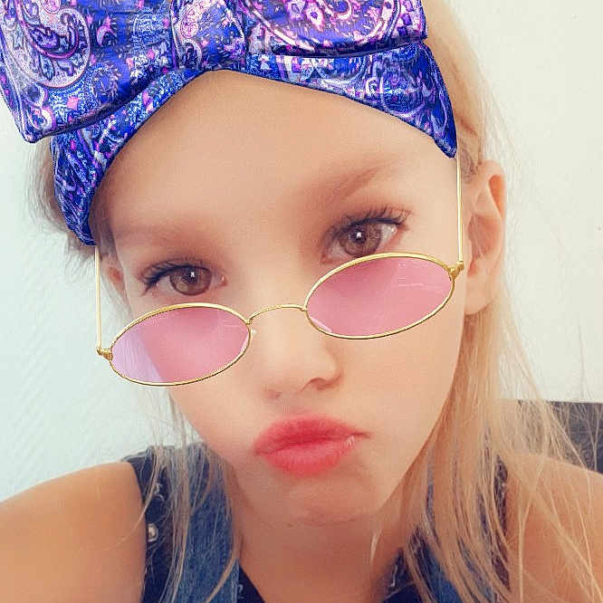 Cheridene participe au concours pour gagner de l'argent avec cette photo : bandana, beauty, blue, doll, eye, fashion_accessory, girl, hair_accessory, hair_coloring, headgear, headpiece, headwear, lip, person, purple