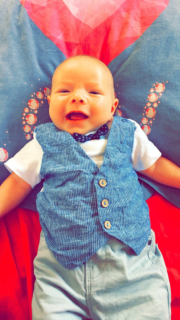 Naïlhann participe au concours pour gagner de l'argent avec cette photo : baby, blue, cheek, child, cool, face, head, jeans, nose, pattern, person, product, skin, smile, textile, toddler