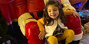 Margot participe au concours pour gagner de l'argent avec cette photo : adult, child, clothing, costume, face, female, figurine, footwear, girl, head, inflatable, mascot, nutcracker, person, photography, plush, portrait, shoe, toy, woman