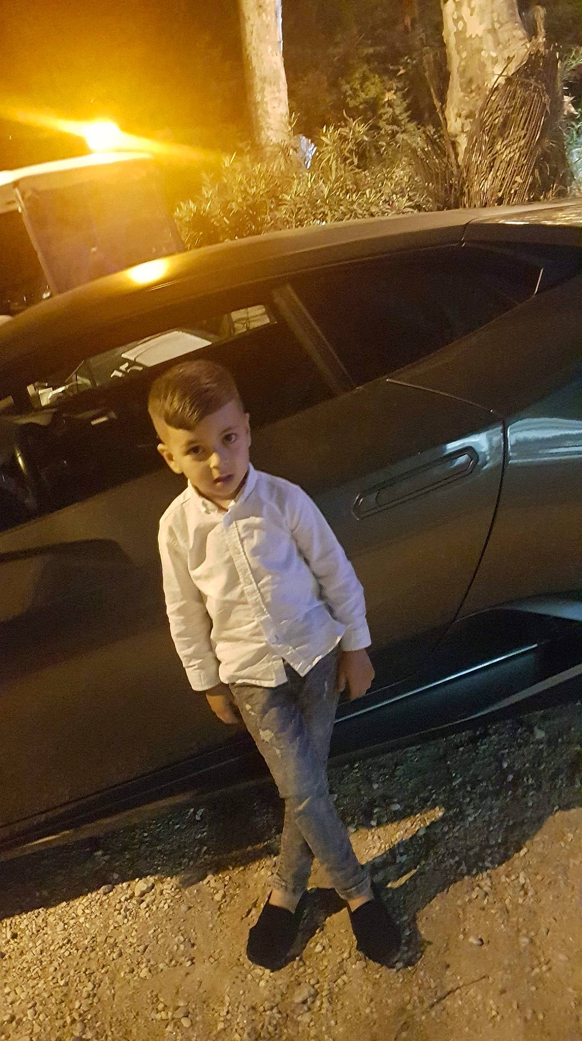 Chahine participe au concours pour gagner de l'argent avec cette photo : automotive_exterior, automotive_window_part, car, leg, luxury_vehicle, mid_size_car, person, photography, smile, vehicle, vehicle_door