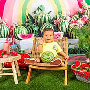 Andria a rejoint le concours — aidez-le/la à gagner de superbes lots ! basket, chair, child, colorful, decor, drink, flowers, fruit, grass, greenery, happy, indoor, playful, portrait, smile, summer, table, toddler, watermelon, yellow_clothing