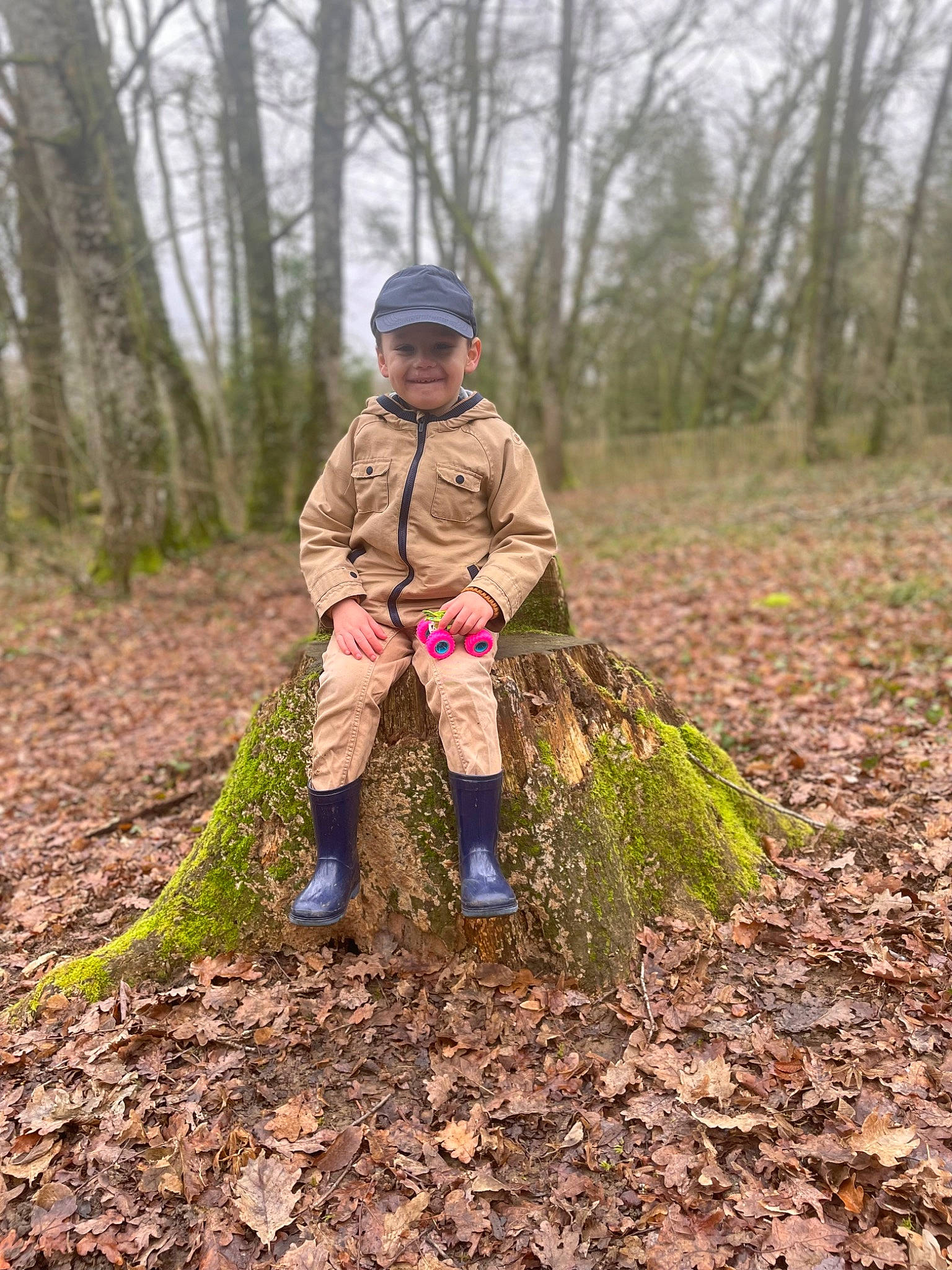 Ezra participe au concours pour gagner de l'argent avec cette photo : boot, deciduous, face, farmer, forest, grass, hat, headwear, jacket, joy, landscape, natural_landscape, people_in_nature, person, plant, recreation, sneakers, soil, terrestrial_plant, toddler