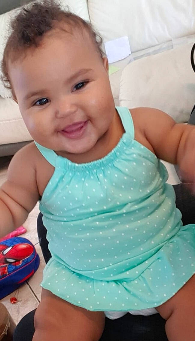 Shanelle participe au concours pour gagner de l'argent avec cette photo : abdomen, arm, baby, baby_toddler_clothing, cheek, child, joy, leg, mouth, neck, person, play, skin, smile, thigh, toddler