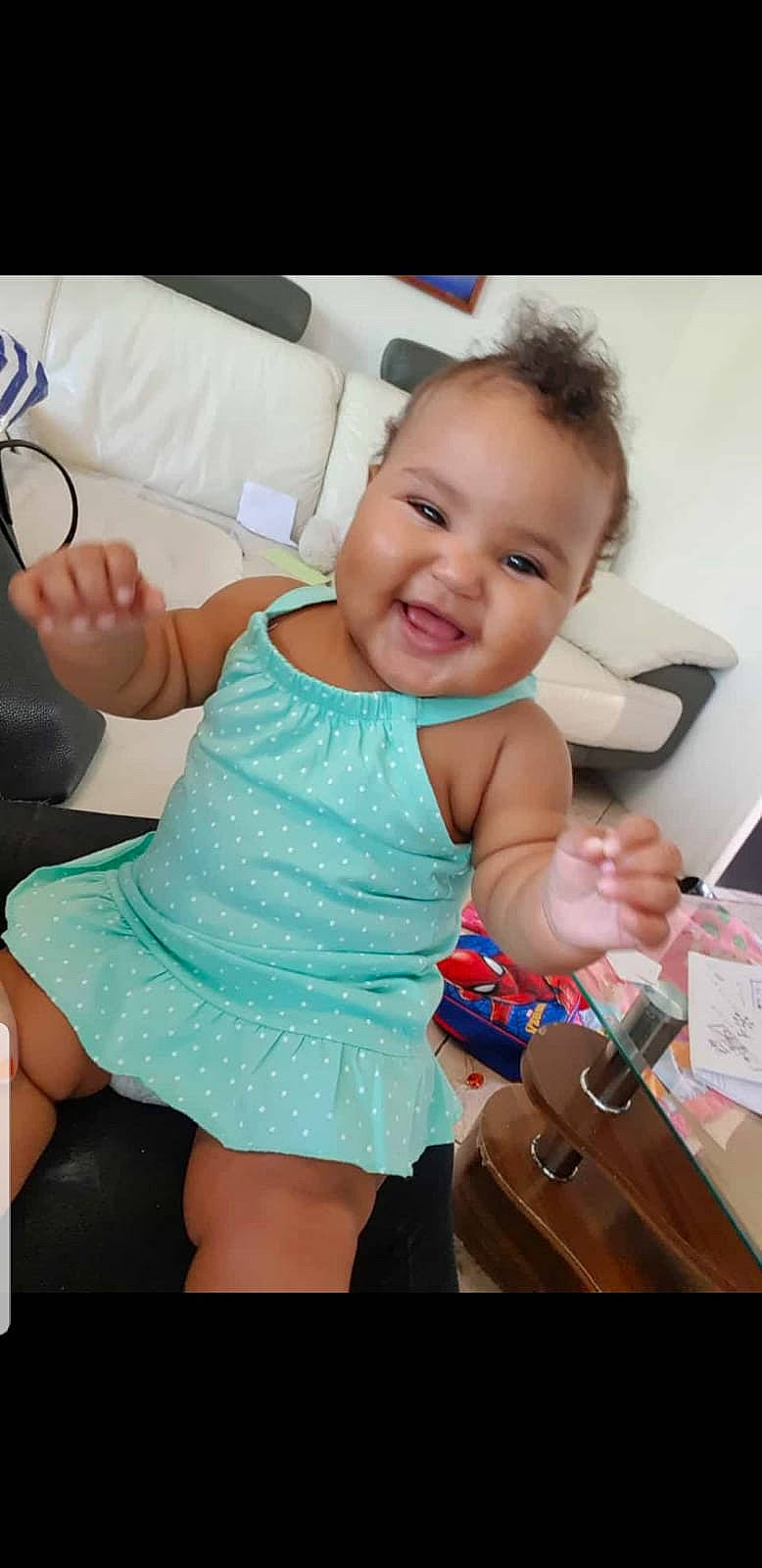 Shanelle a rejoint le concours — aidez-le/la à gagner de superbes lots ! arm, baby, baby_toddler_clothing, cheek, child, finger, joy, leg, person, sitting, skin, smile, thumb, toddler