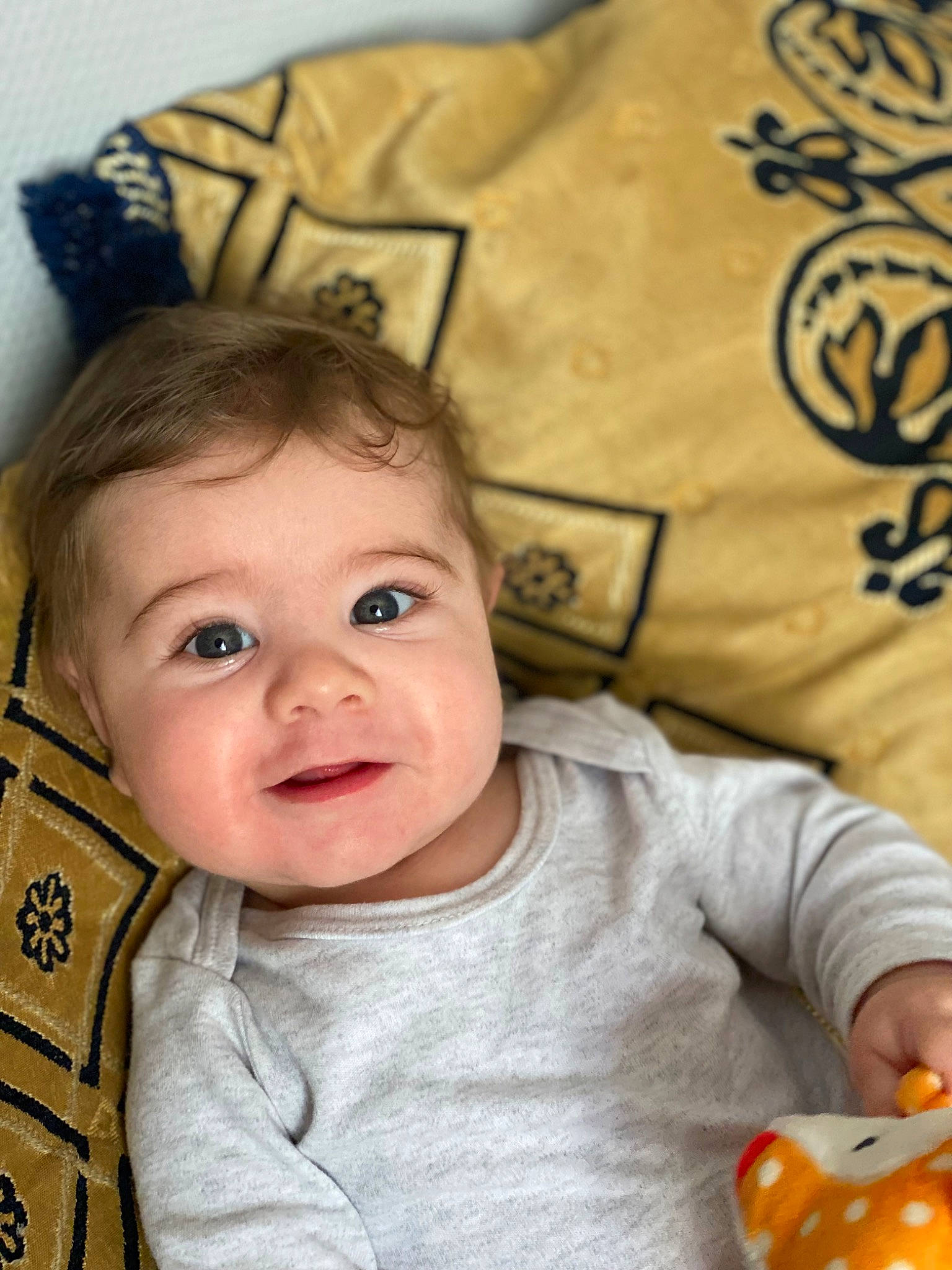 Hazrat a rejoint le concours — aidez-le/la à gagner de superbes lots ! baby, baby_toddler_clothing, cheek, child, eye, face, finger, happy, head, lip, mammal, mouth, nose, person, skin, sleeve, smile, toddler, vertebrate, white