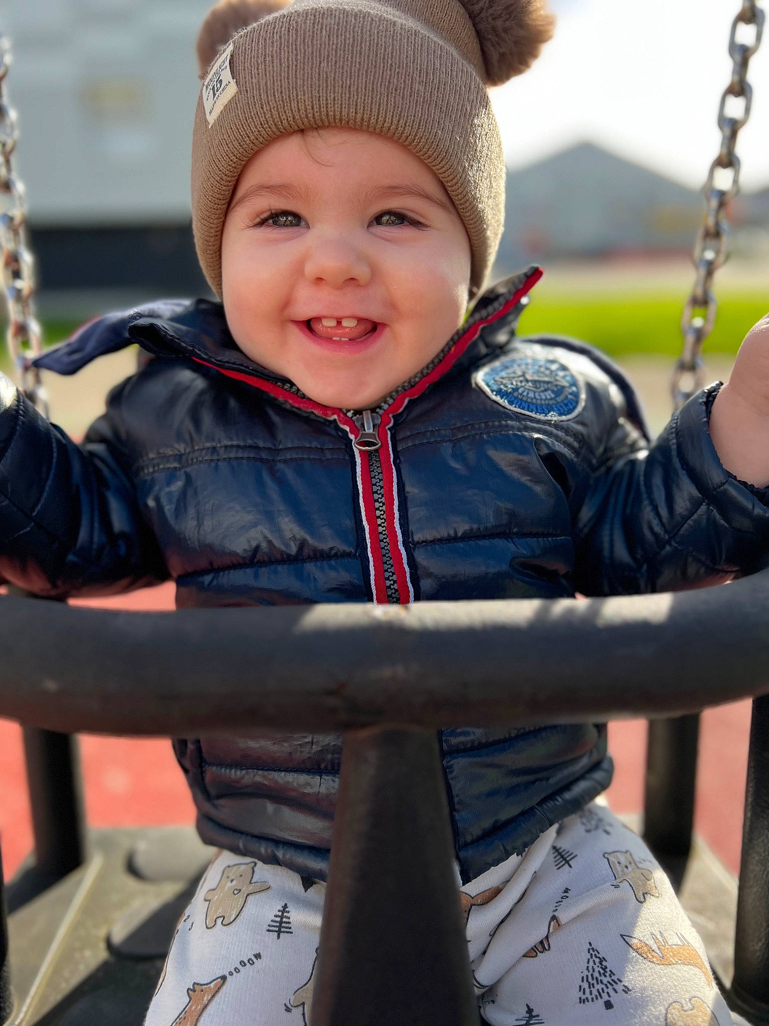 Hazrat participe au concours pour gagner de l'argent avec cette photo : beauty, cap, electric_blue, eye, face, facial_expression, fun, happy, headgear, headwear, jacket, joy, leisure, people, person, photograph, recreation, skin, sleeve, smile