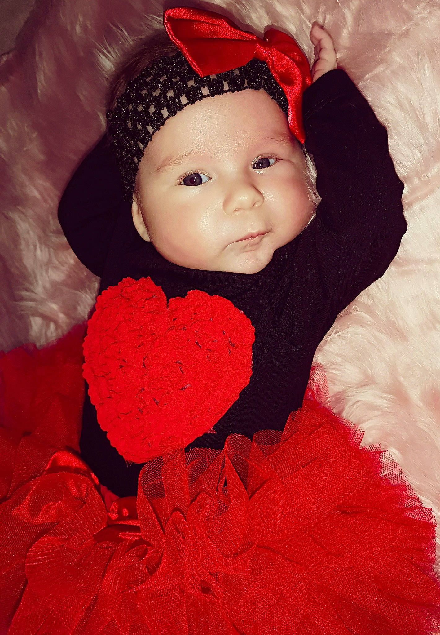Malia participe au concours pour gagner de l'argent avec cette photo : baby, cheek, child, costume, costume_accessory, fur, hair_accessory, headband, headgear, headpiece, headwear, lip, person, red, skin, smile, toddler