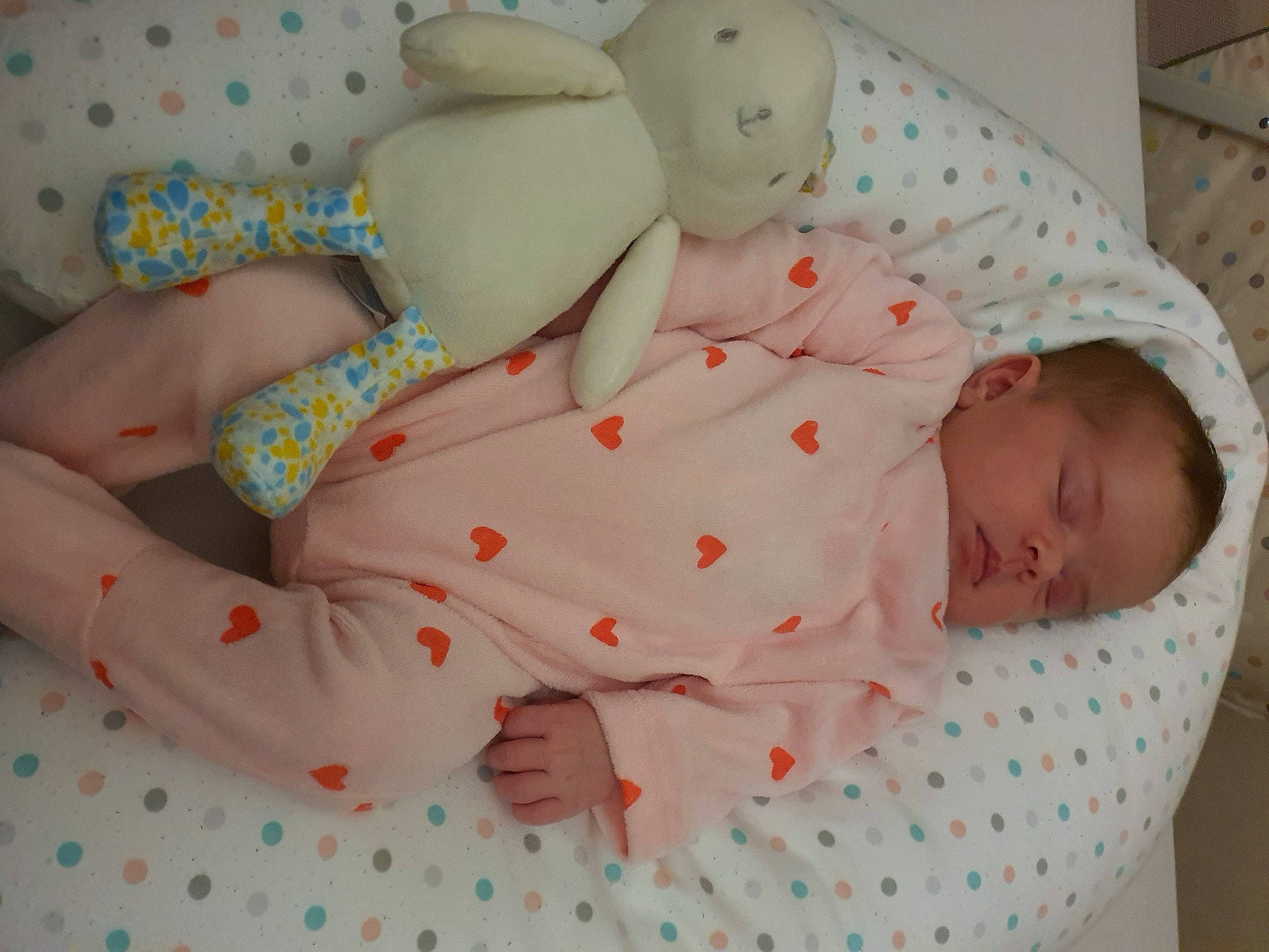 Lily Rose participe au concours pour gagner de l'argent avec cette photo : baby, baby_products, baby_sleeping, bedding, bedtime, blanket, child, infant_bed, linens, nap, nap_mat, person, product, sleep, textile