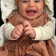 Liana a rejoint le concours — aidez-le/la à gagner de superbes lots ! baby, blanket, bunny_print, child, closeup, clothing, cozy, cute, expressive, face, hands, happy, headband, indoors, infant, playful, portrait, smiling, soft, warm
