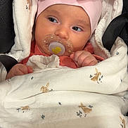 Liana participe au concours pour gagner de l'argent avec cette photo : baby, infant, pacifier, blanket, pink_hat, bow, bunny_pattern, soft_fabric, wrapped, cute, child, newborn, face, expression, cozy, warm, indoors, portrait, hand, sleepy