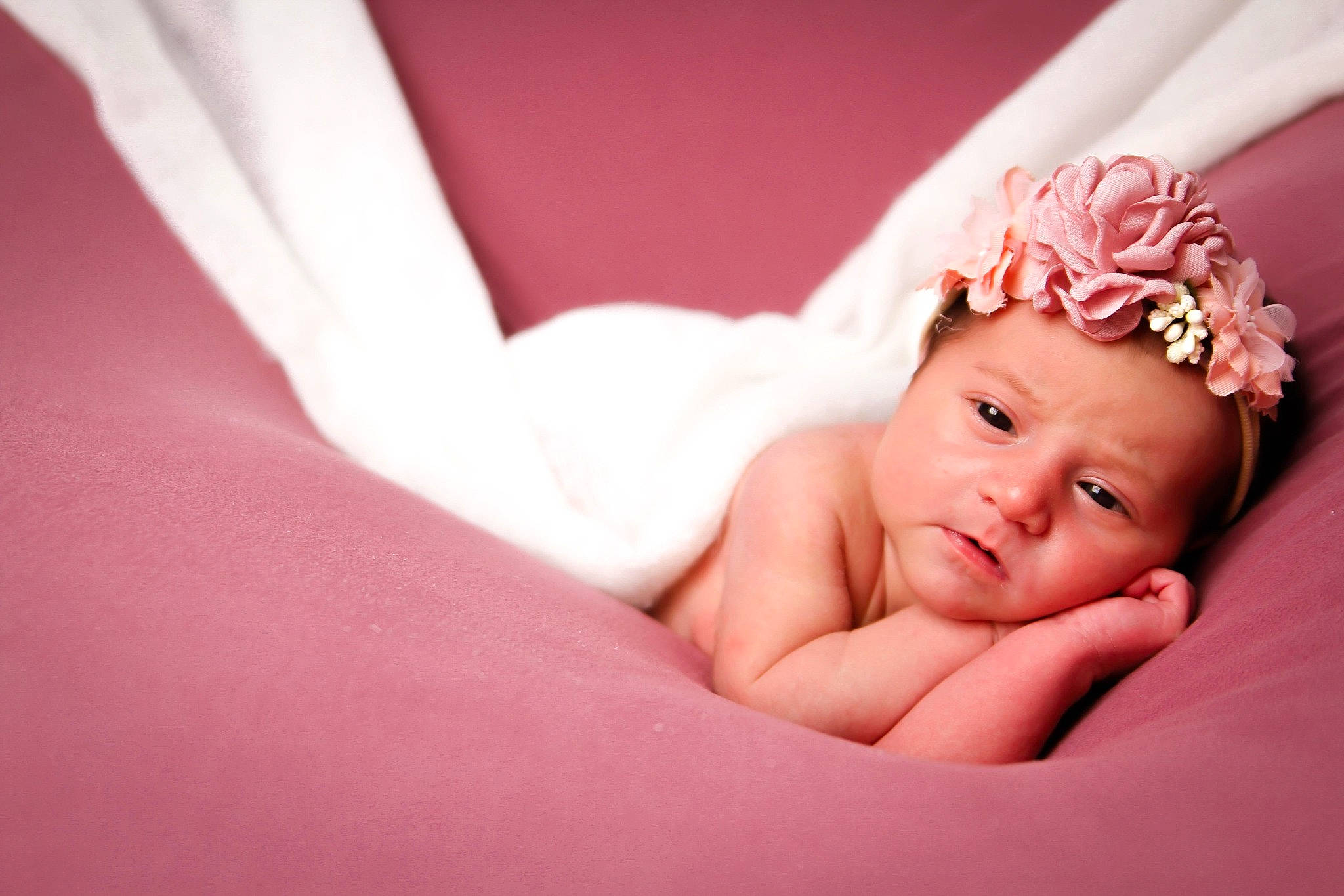 Ohana participe au concours pour gagner de l'argent avec cette photo : baby, baby_toddler_clothing, cap, child, comfort, dress, eyelash, fashion_accessory, flash_photography, flower, happy, headband, headpiece, headwear, jewellery, linens, nail, person, petal, pink