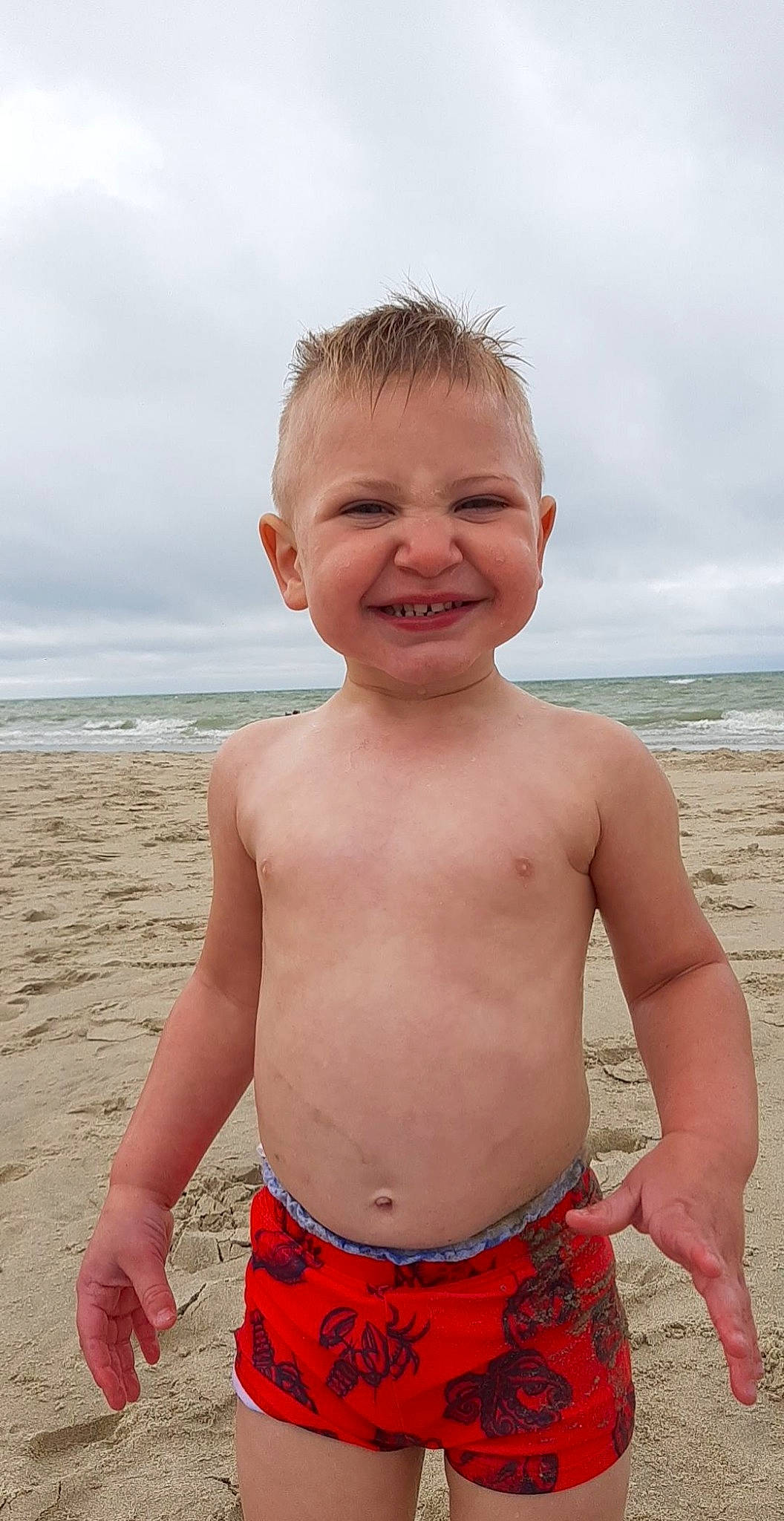 Kaylly a rejoint le concours — aidez-le/la à gagner de superbes lots ! beach, chest, chin, cloud, fun, happy, human, human_body, joy, people, people_in_nature, people_on_beach, person, skin, sky, smile, stomach, summer, toddler, trunk