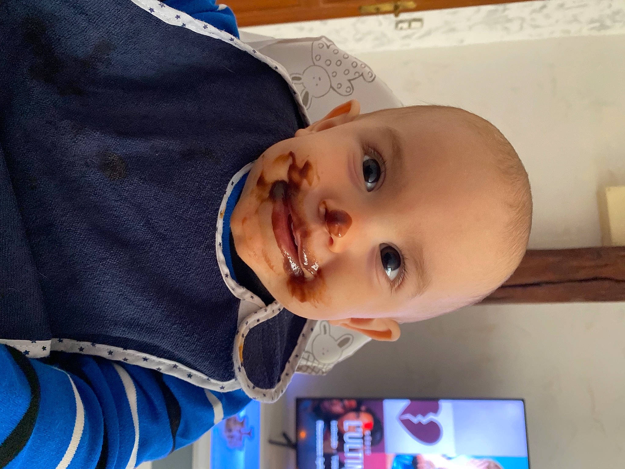 Aaron a rejoint le concours — aidez-le/la à gagner de superbes lots ! baby, baby_laughing, baby_products, baby_toddler_clothing, cheek, child, electric_blue, eye, fun, happy, hat, nose, person, portrait_photography, room, skin, sleeve, smile, toddler, window