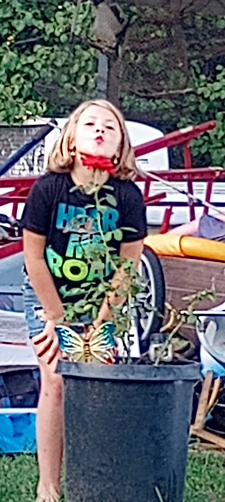 Mary is registered to the contest to win money with this photo: cool, costume, event, eyewear, fashion_design, fiction, fictional_character, flesh, fun, happy, human_leg, leisure, necklace, pattern, person, plant, recreation, sleeve, style, t_shirt