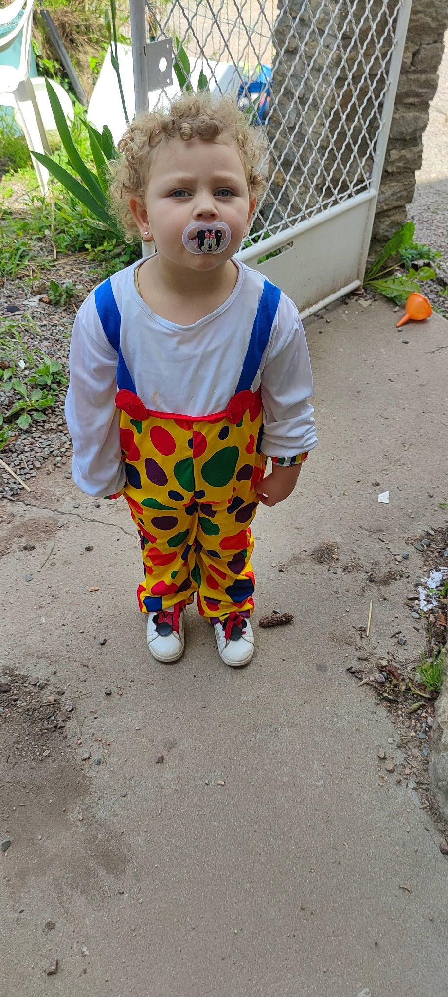 Kally a rejoint le concours — aidez-le/la à gagner de superbes lots ! baby, baby_toddler_clothing, child, cool, face, fun, grass, hair, happy, head, leg, nose, pajamas, pattern, people_in_nature, person, plant, sleeve, t_shirt, toddler