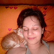 Felix participe au concours pour gagner de l'argent avec cette photo : carnivoran, cat, cat_like_mammal, child, ear, finger, girl, hand, infant, kitten, mammal, mouth, nap, nose, skin, sleep, small_to_medium_sized_cats