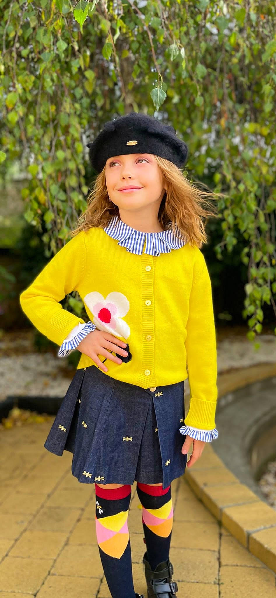 Anays participe au concours pour gagner de l'argent avec cette photo : baseball_cap, cap, denim, electric_blue, face, happy, headgear, headwear, jewellery, joy, magenta, necklace, outerwear, pattern, person, photograph, pink, plant, sleeve, smile