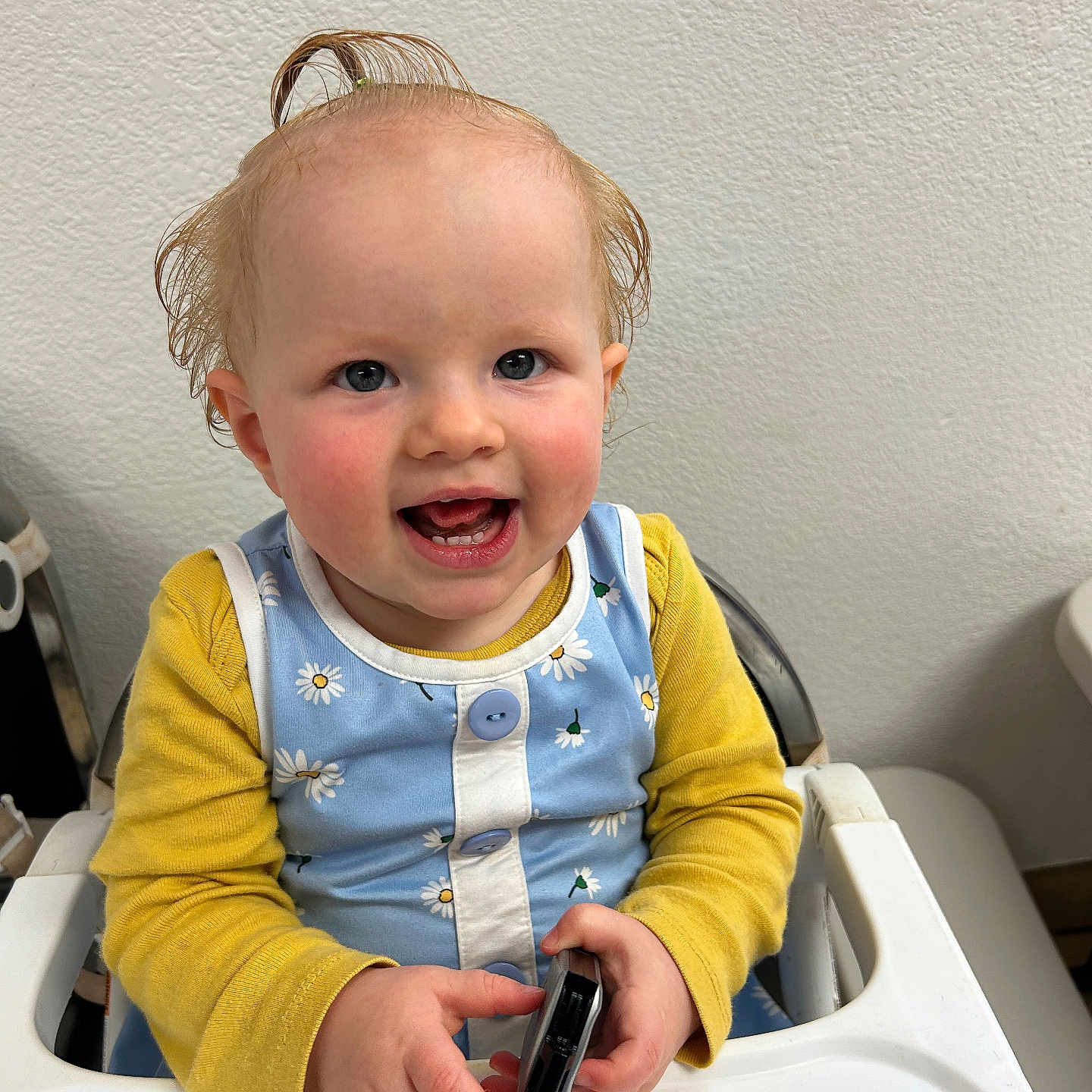 Angel is registered to the contest to win money with this photo: baby, babylaughing, bodypart, creditcard, electronics, face, finger, hand, happy, head, iphone, laughing, mobilephone, person, phone, photography, portrait, sitting, smile, text