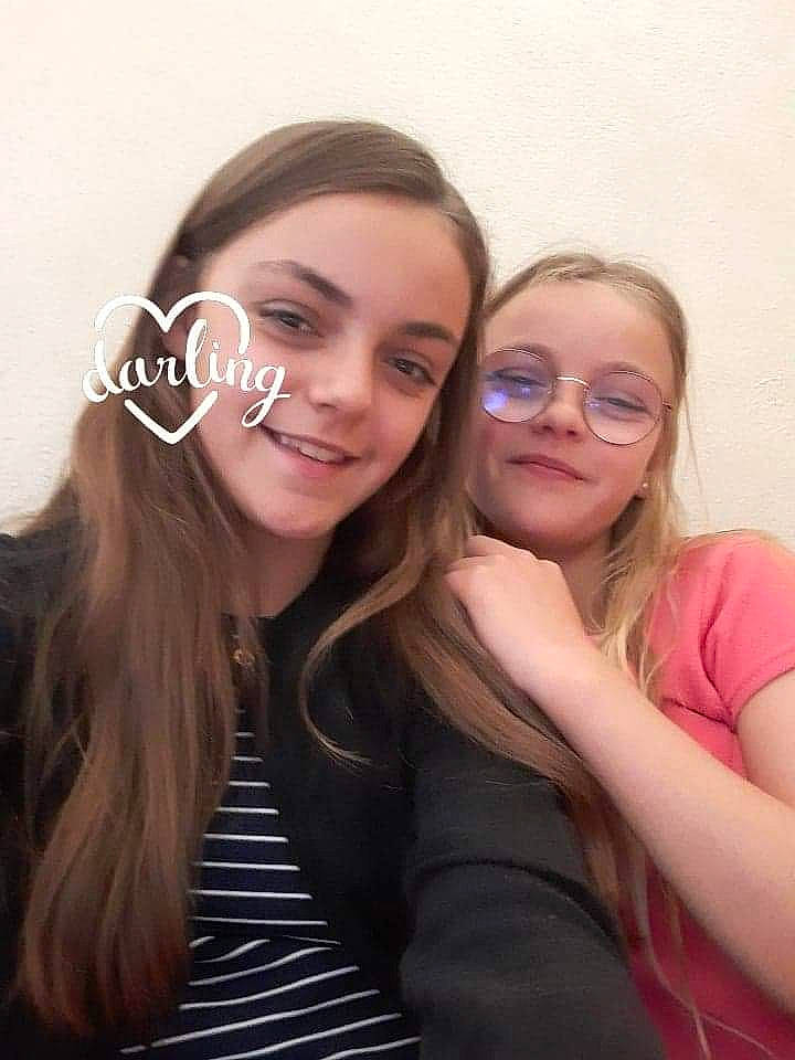 Lindsay a rejoint le concours — aidez-le/la à gagner de superbes lots ! beauty, cheek, cool, eyebrow, eyelash, facial_expression, forehead, friendship, hairstyle, happy, iris, jaw, joy, lip, long_hair, organ, person, photograph, selfie, skin