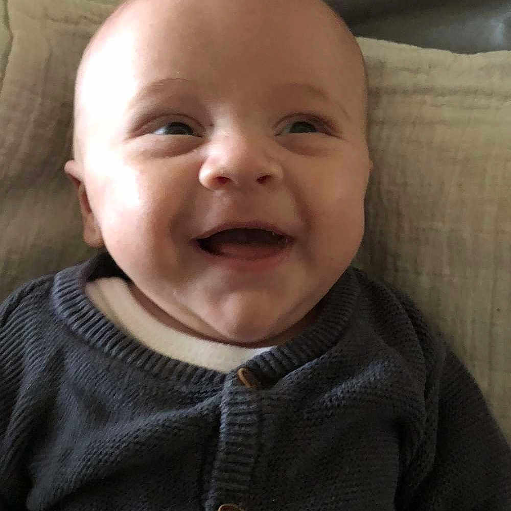 Maylo participe au concours pour gagner de l'argent avec cette photo : baby, blanket, child, clothing, cute, expression, face, happy, head, indoors, infant, lying_down, person, portrait, skin, smile, soft, sweater, warm, young